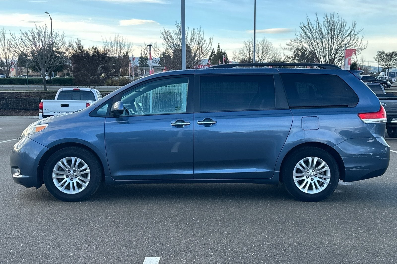 2013 Toyota Sienna XLE 8 Passenger