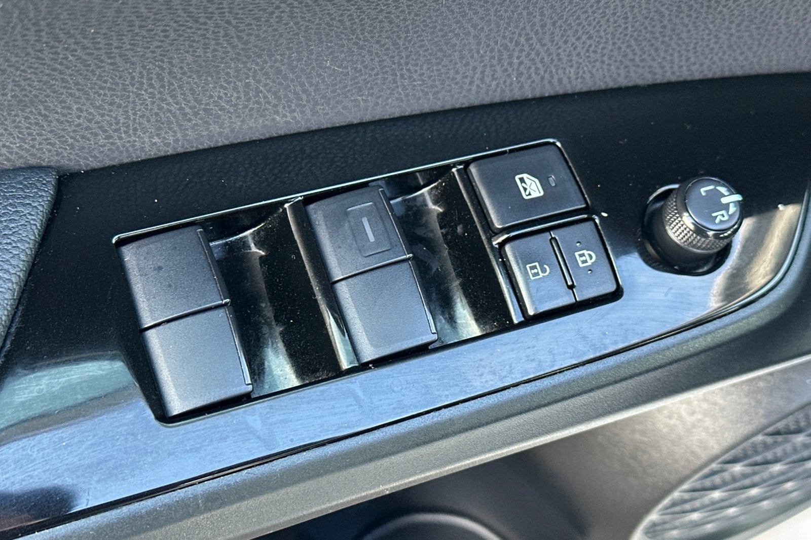 2022 Toyota Prius LE