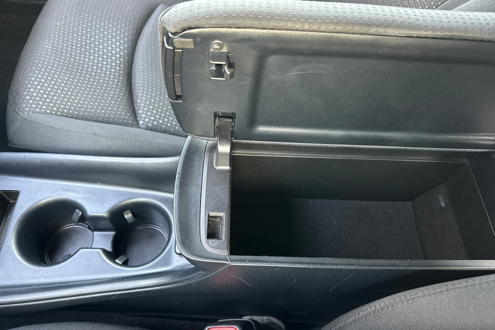 2022 Toyota Prius LE