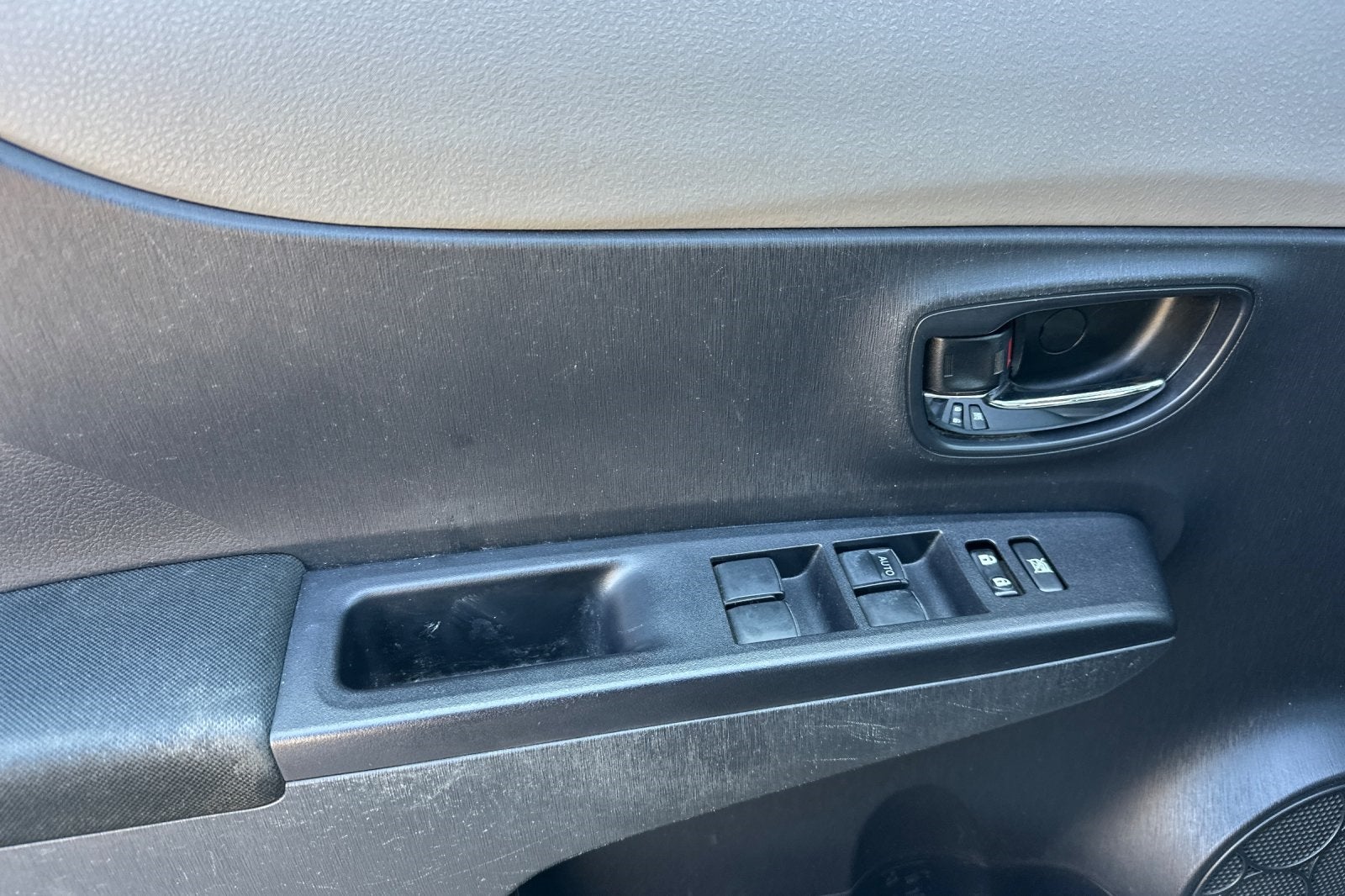 2013 Toyota Yaris LE