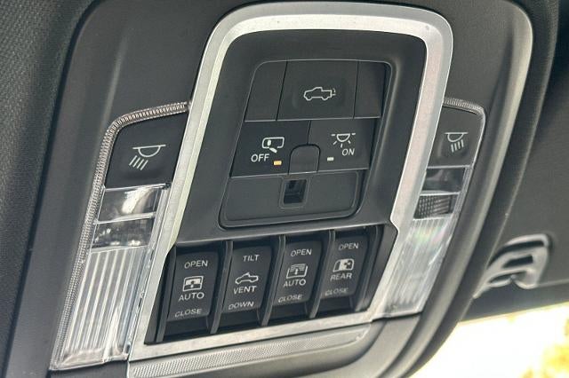 2021 RAM 1500 Laramie Crew Cab 4x4 5'7" Box