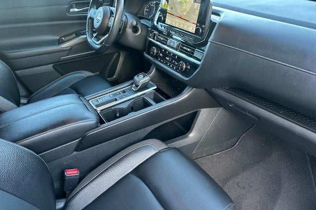 2022 Nissan Pathfinder SL 2WD