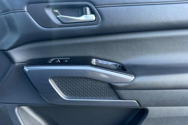 2022 Nissan Pathfinder SL 2WD