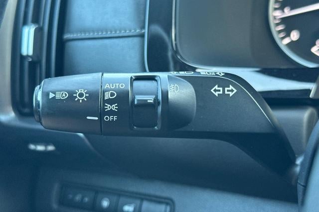 2022 Nissan Pathfinder SL 2WD