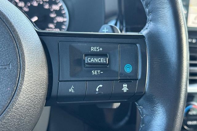 2022 Nissan Pathfinder SL 2WD