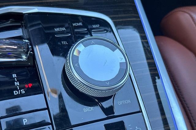 2025 BMW X7 M60i