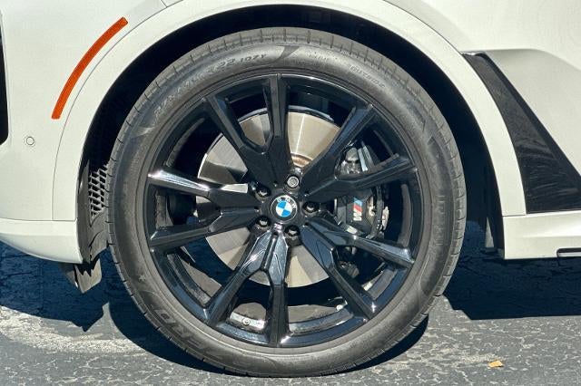 2025 BMW X7 M60i