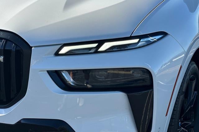 2025 BMW X7 M60i
