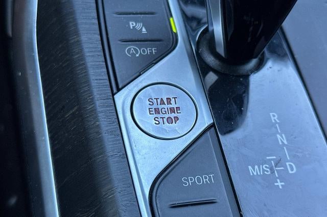 2022 BMW 330i 330i