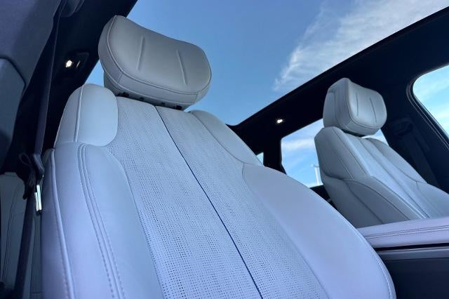 2024 Cadillac LYRIQ Luxury 1