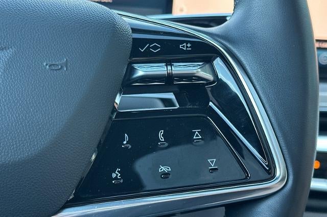 2024 Cadillac LYRIQ Luxury 1