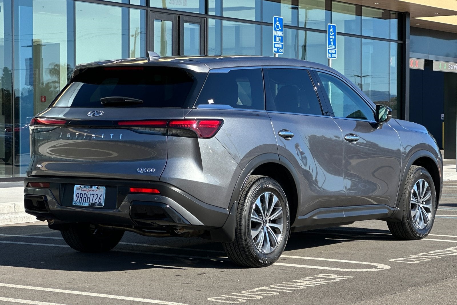 2025 INFINITI QX60 PURE