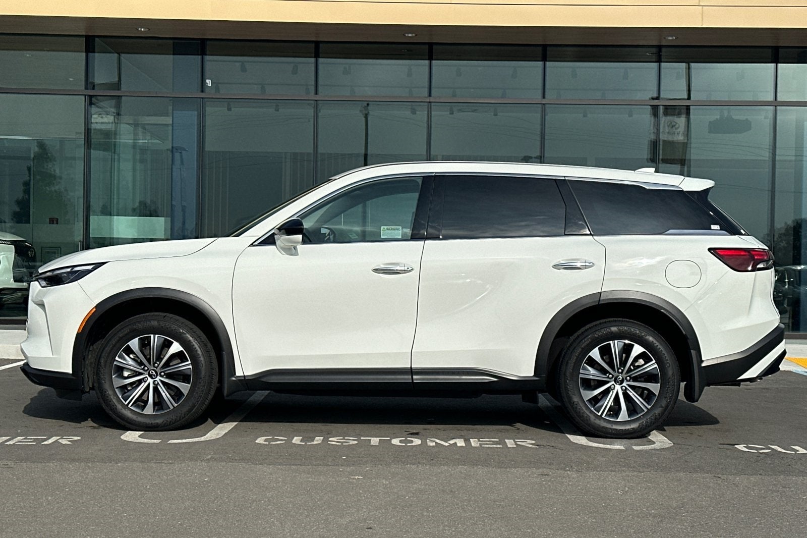 2025 INFINITI QX60 PURE