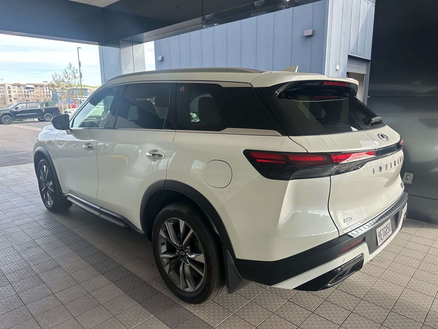 2023 INFINITI QX60 LUXE