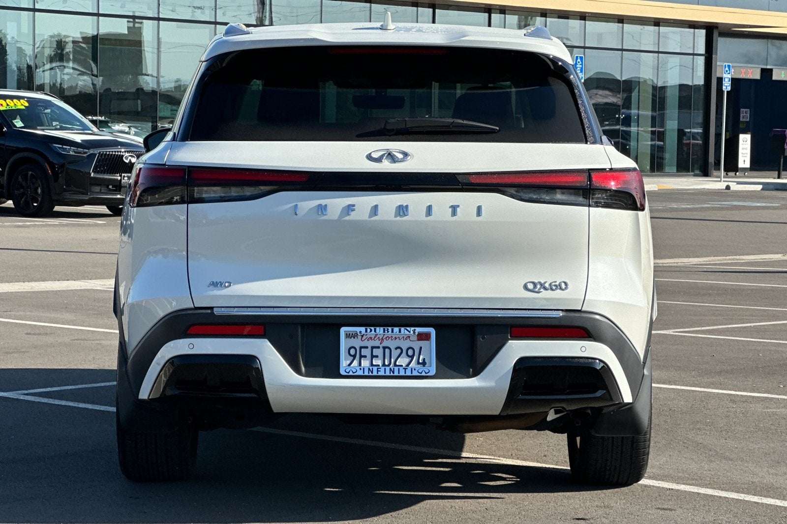 2023 INFINITI QX60 LUXE