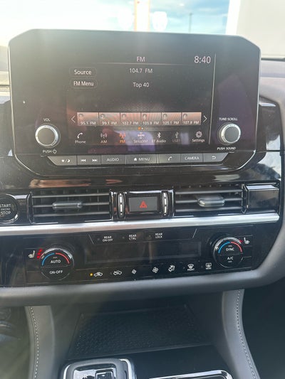 2025 Nissan Pathfinder SV