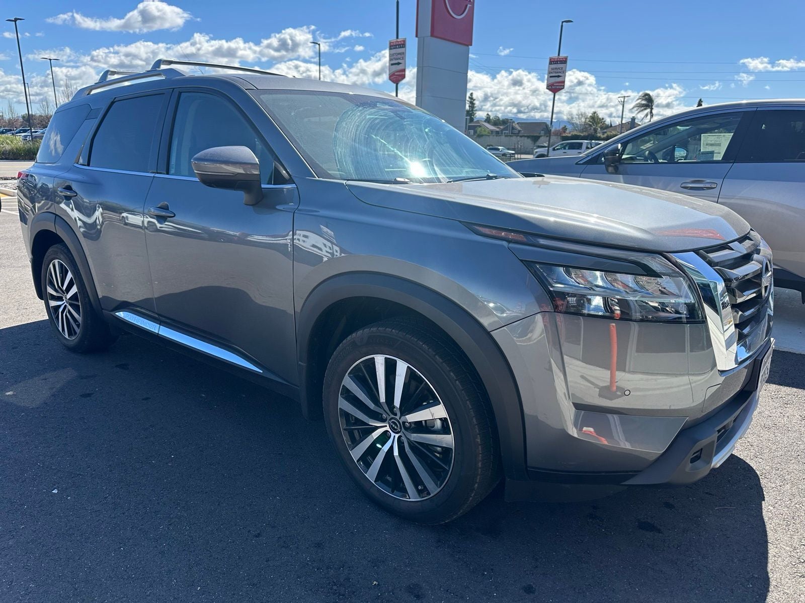 2024 Nissan Pathfinder Platinum