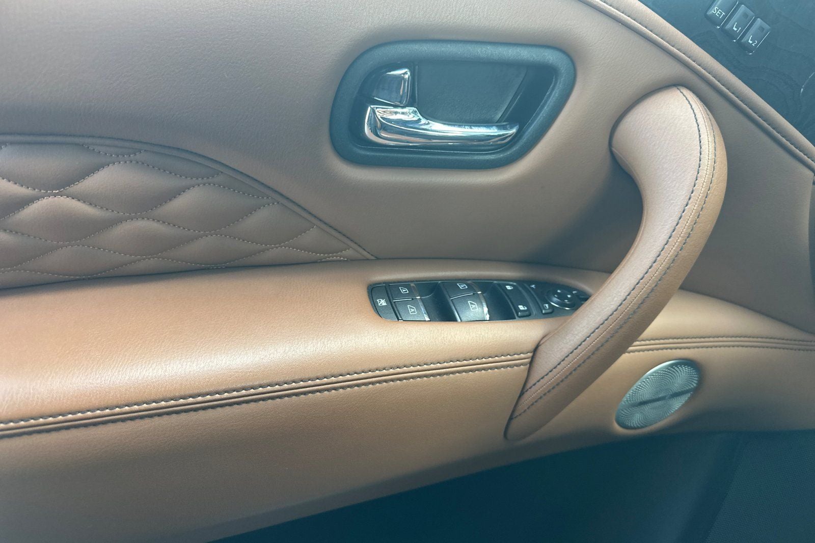 2023 INFINITI QX80 Sensory