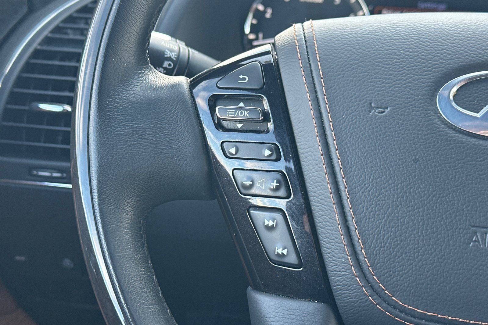 2023 INFINITI QX80 Sensory